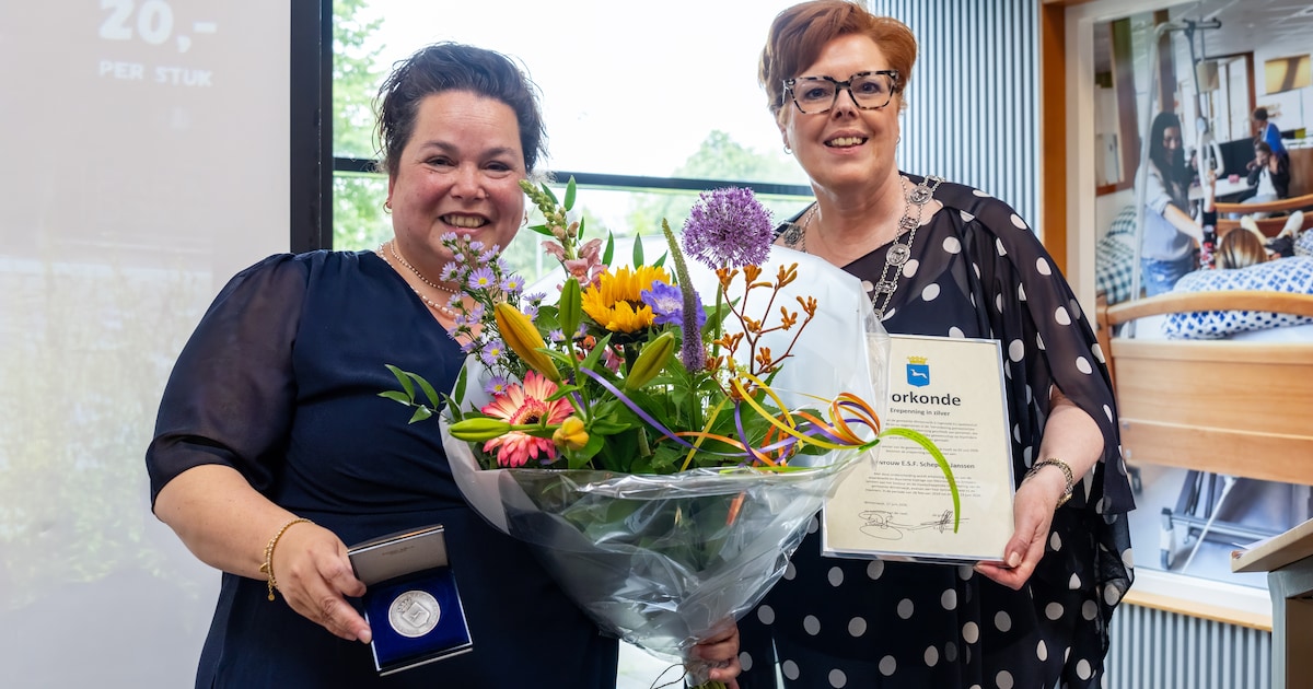 Erepenning voor wethouder Elvira Schepers in Winterswijk