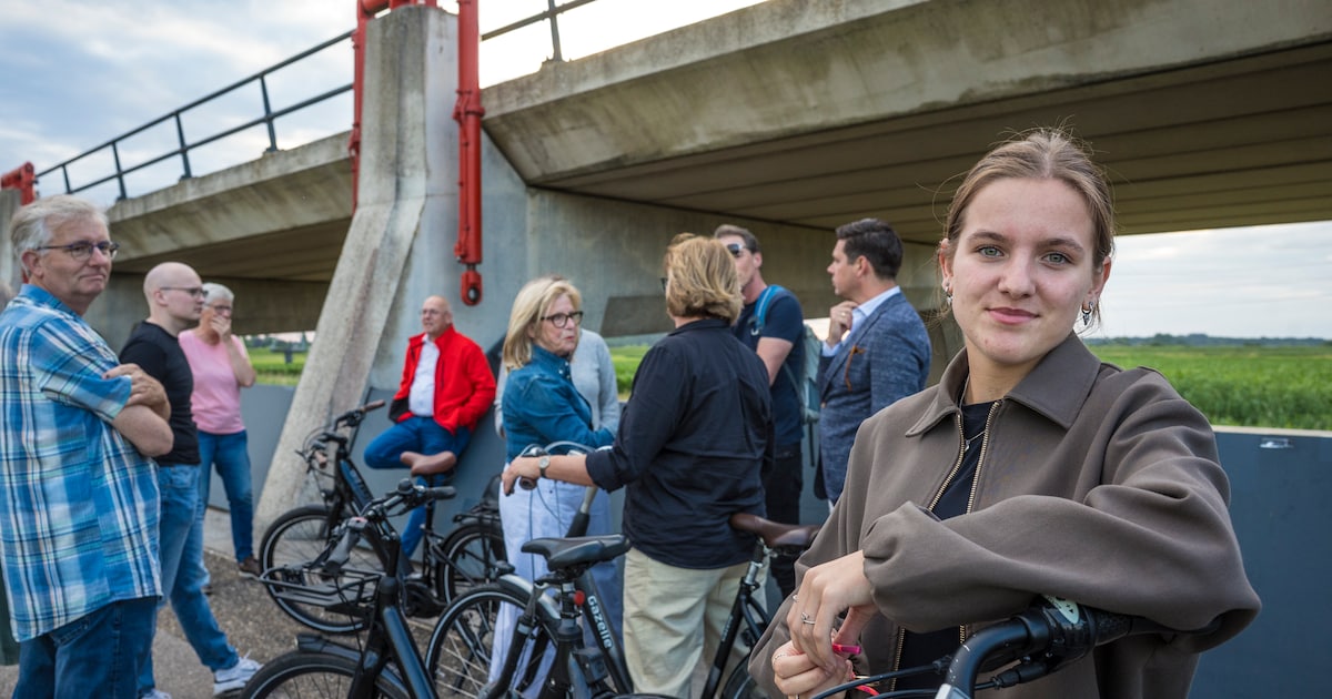 Paulien (15) laat zien waarom ze hier liever niet fietst: ‘Kijk om je heen, er is niks’