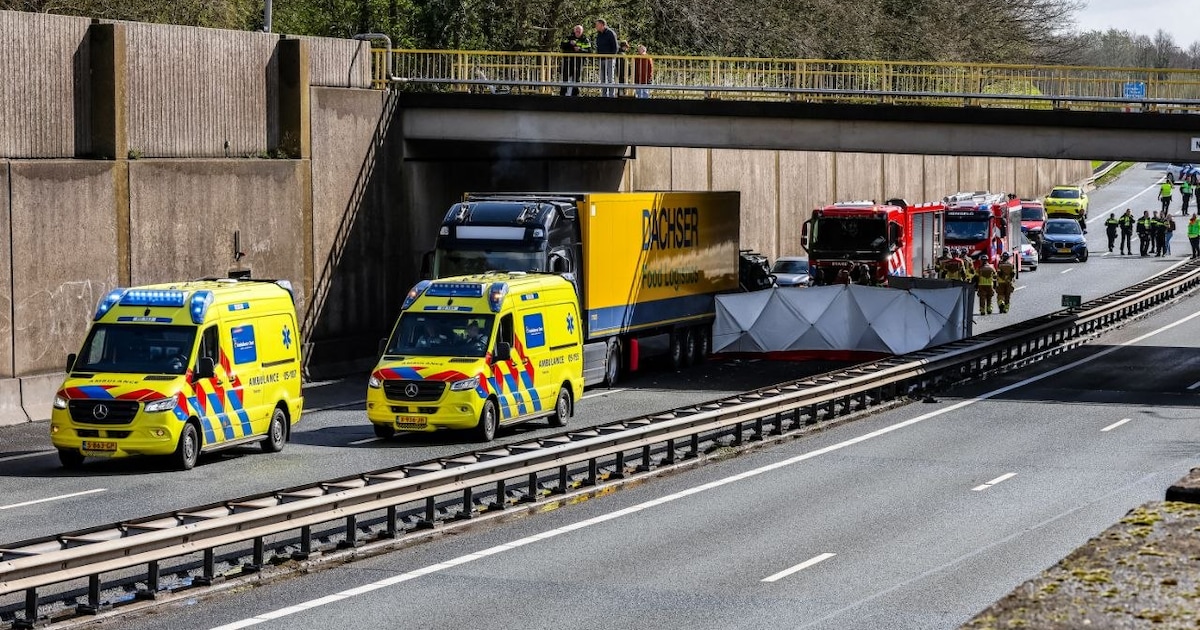 Ongeval op A1 bij Hengelo: slachtoffer (37) overleden