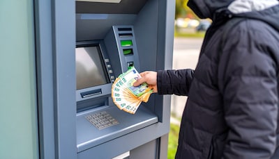 Goede huisvriend heeft criminele schulden; rekening dementerende Bornenaar leeggehaald