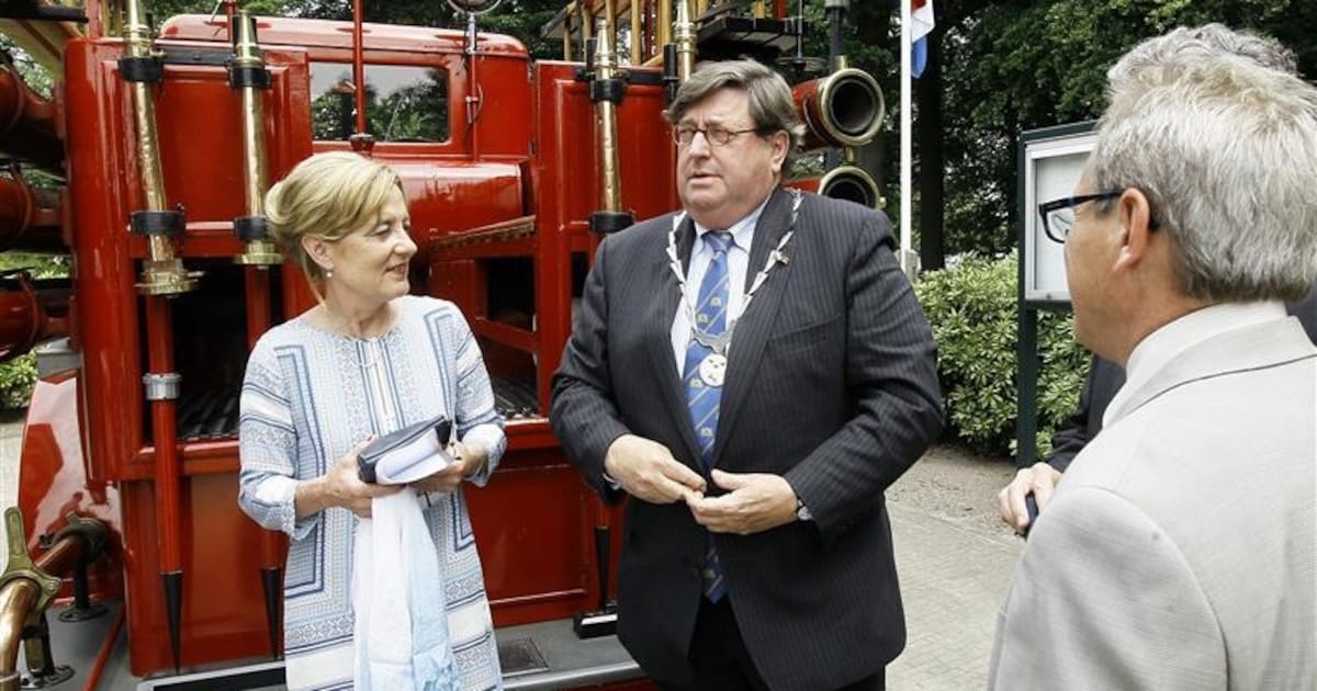 Warm afscheid burgemeester Hein Bloemen | Regio | Tubantia.nl