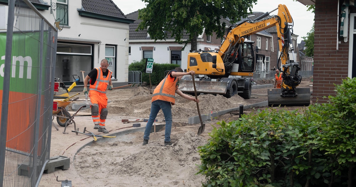 Dorpsstraat in Heino is al weken dicht: dit gebeurt er achter de hekken