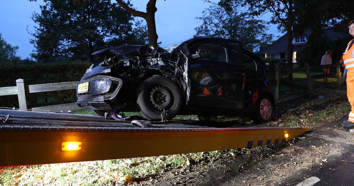 Gewonde bij botsing tussen auto en tractor in Wierden