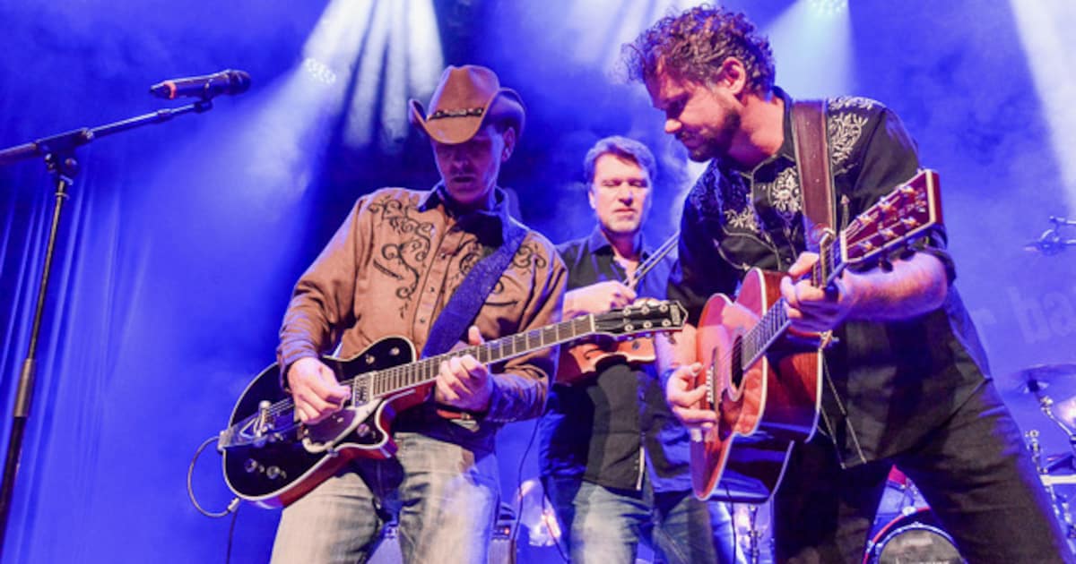 Drie bands op het podium tijdens tweede Bello’s Blues & Rock in Diepenheim