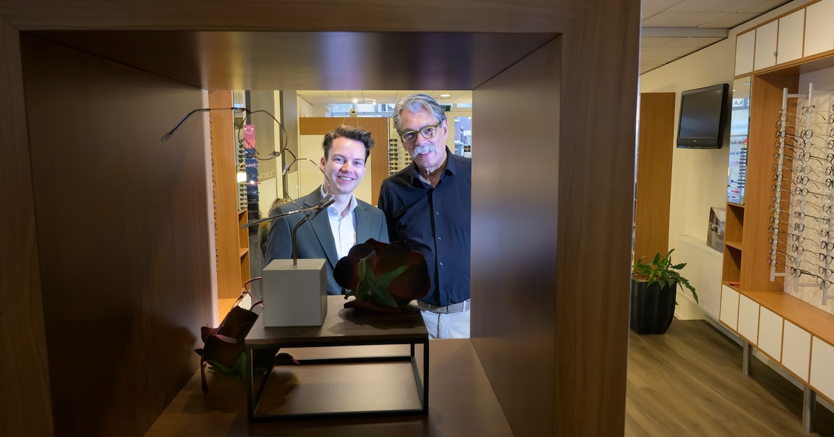 Eindelijk kan Ben Moekotte (76) stoppen; Oldenzaalse brillenzaak in ...