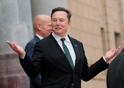 Elon Musk wordt eerste biljonair ooit: vermogen stijgt met 1