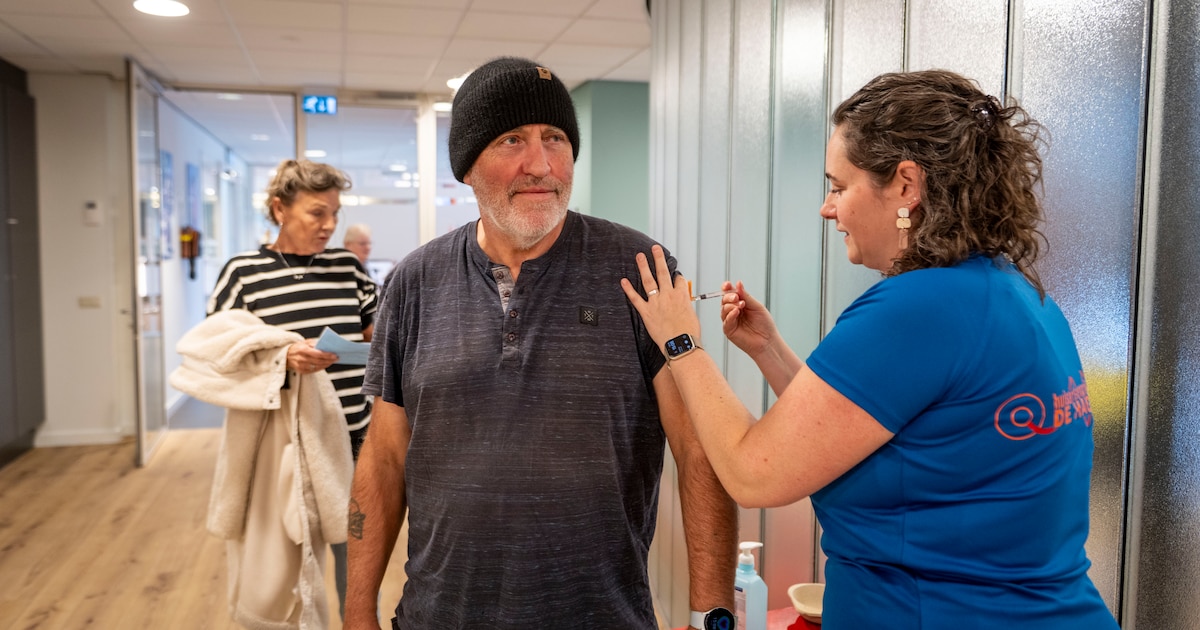 Hengeloërs in de rij voor vaccinaties: drie verschillende prikken op ...