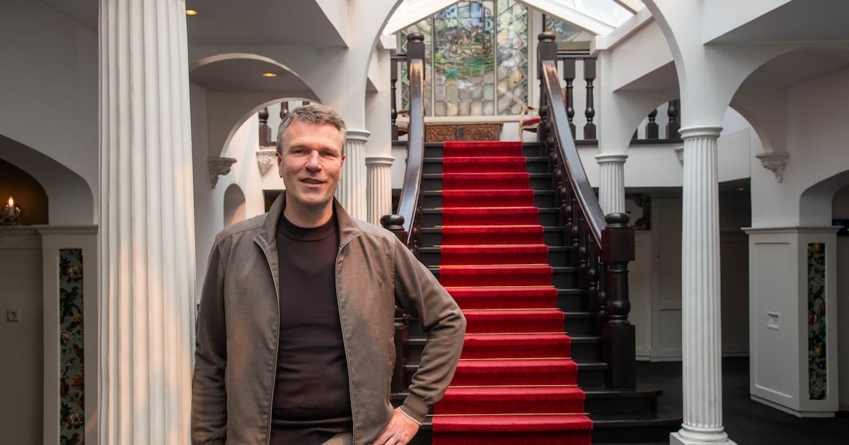 Ondernemer Timo Kruft ziet dit gebouw en besluit: hij koopt het. Het is zijn derde op de Veluwe