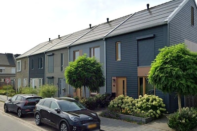 Briljant! Deze kleurrijke woning in Almelo is instapklaar en zuinig