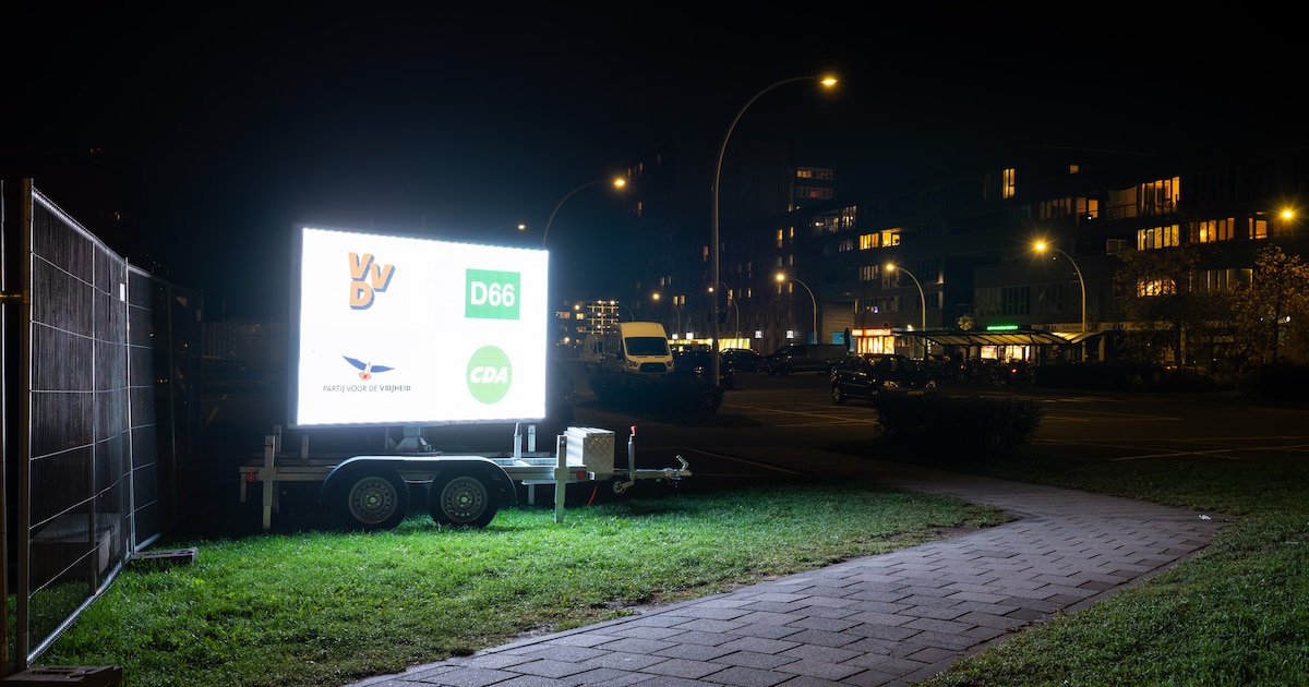 Zwolle stopt met verlichte verkiezingsborden na slapeloze nachten inwoners