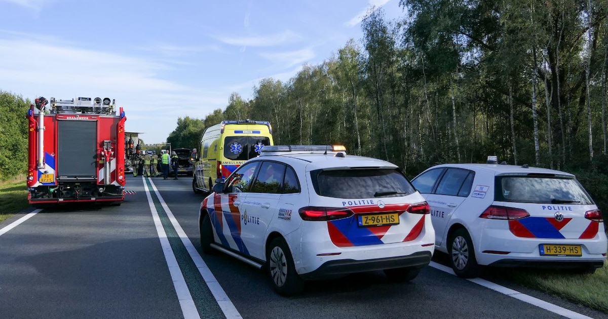 Aanrijding op N35 bij Enschede, weg in beide richtingen afgesloten.