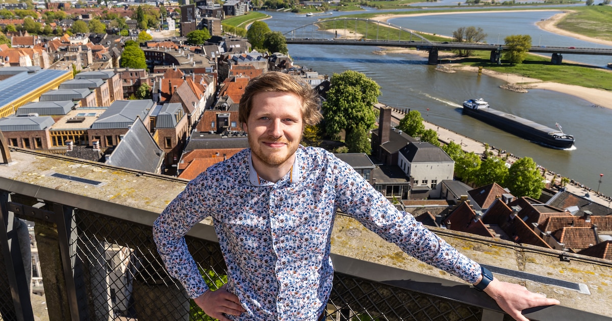 Met dit uitzicht heeft torenwachter Tom het mooiste baantje van Deventer