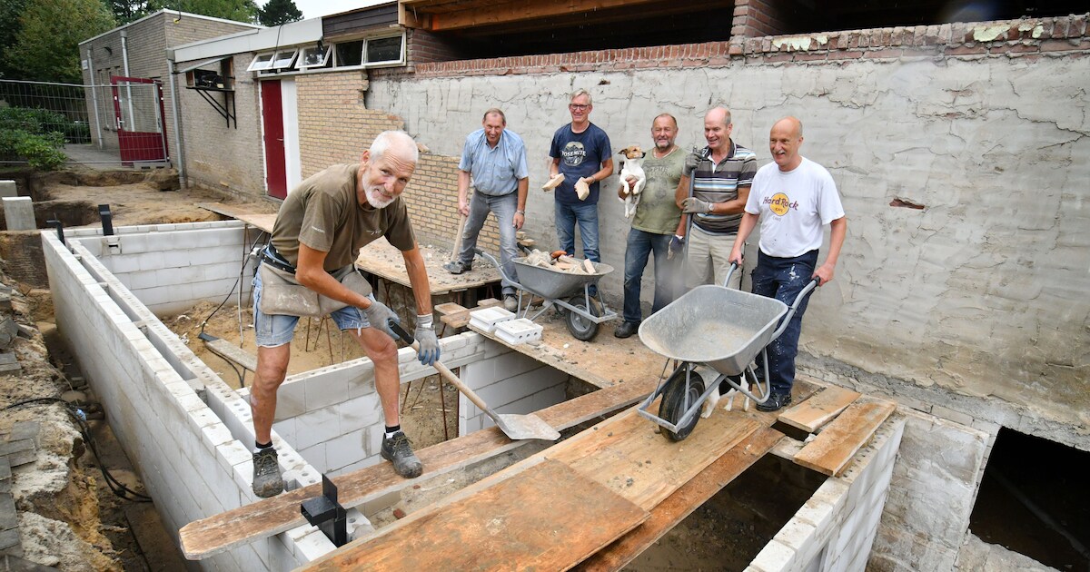 Vrijwilligers verbouwen accommodatie DTC'07 in Tilligte