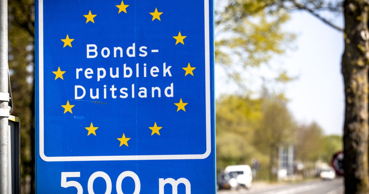 Enschedeër (68) gebruikt terroristisch symbool in Duitsland en wordt fietsend bij de grens betrapt
