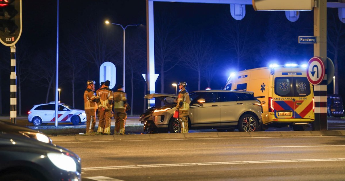 Twee voertuigen betrokken bij aanrijding op de Rondweg in Hengelo