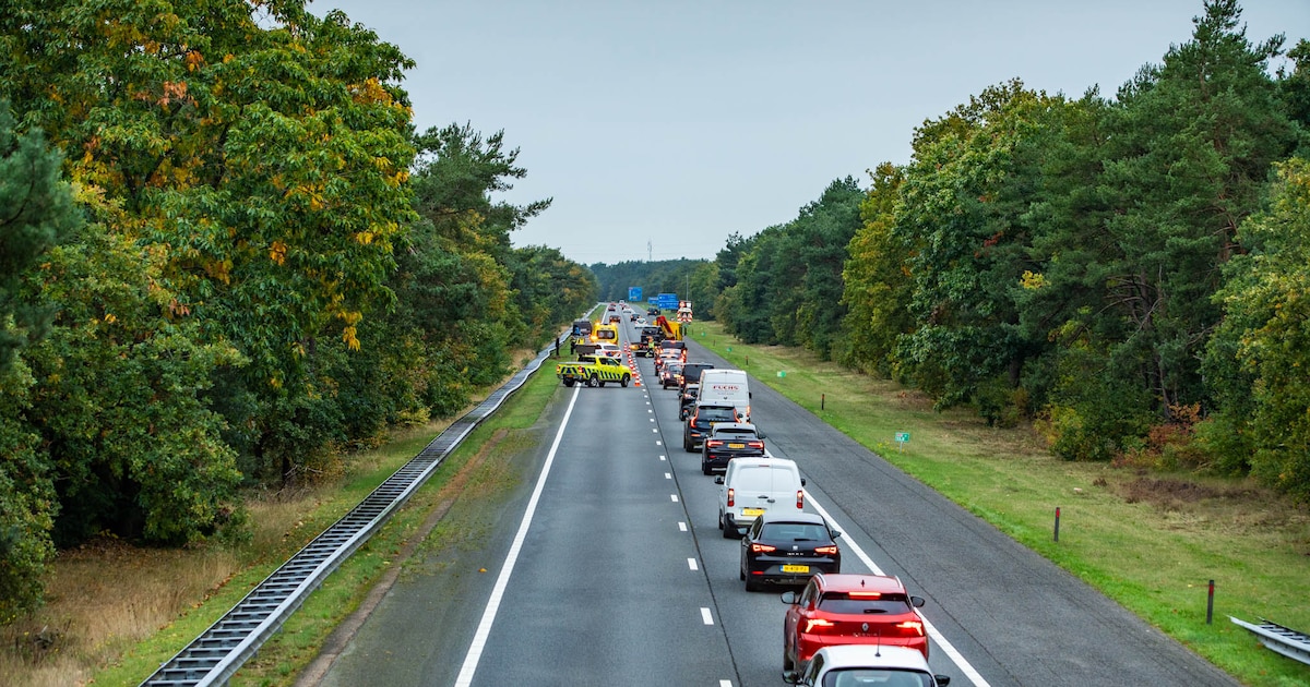 Bergingswerkzaamheden: 8 kilometer file en half uur vertraging op A28