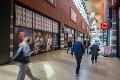 Na leegstand nu weer beweging in De Klanderij: nieuwe modezaak en plannen voor giga winkel