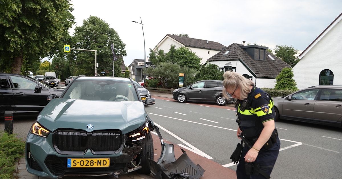 Echtpaar rijdt parkeerplaats van Action af in Nijverdal, maar ziet andere automobilist over het hoof