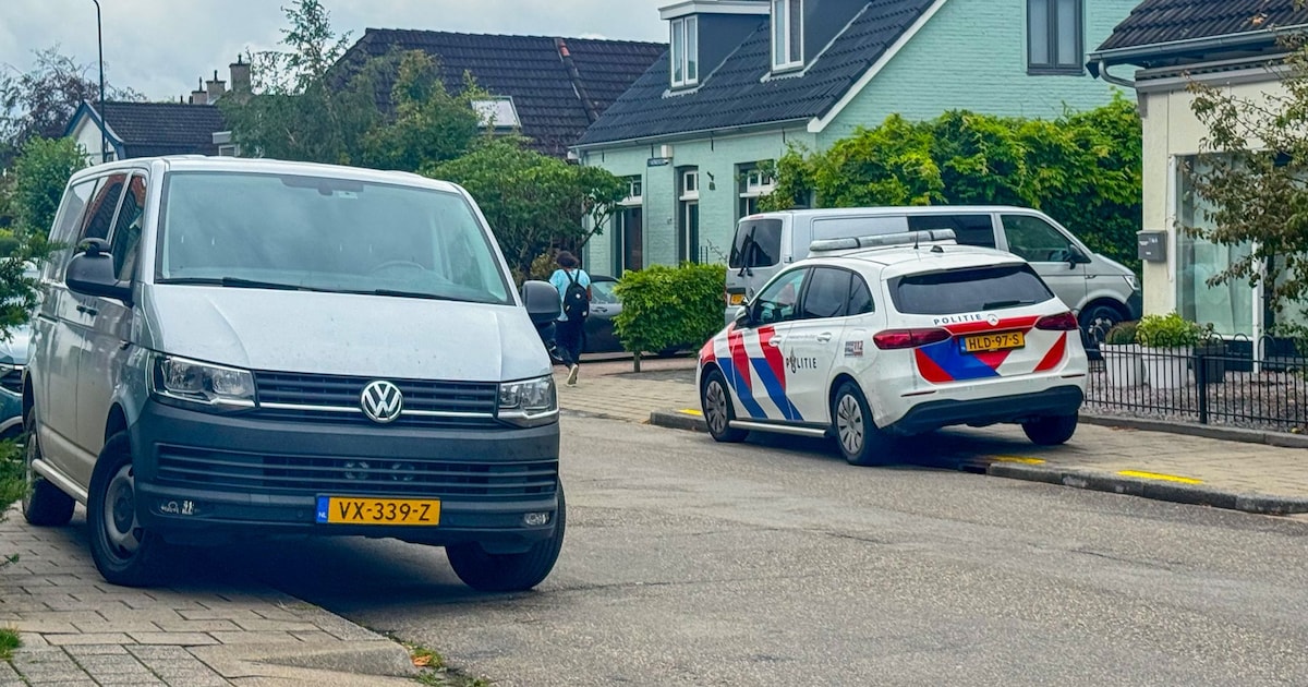 Politie doorzoekt huis in Apeldoorn, bewoner opgepakt
