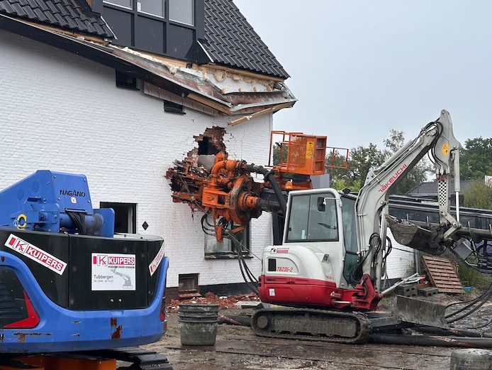Boorinstallatie kantelt en slaat gat in woning in Albergen | Tubbergen ...
