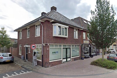 Wonen boven je eigen winkel? Dit pand in Almelo is nu te koop