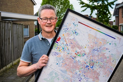 Herman (50) bouwde een bijzondere kaart van Nederland, en zag ineens de wonden van Enschede