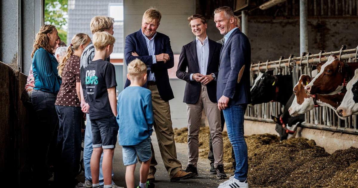 Minister Van Essen neemt koning mee op bezoek bij boer Arjan Zandvoort ...