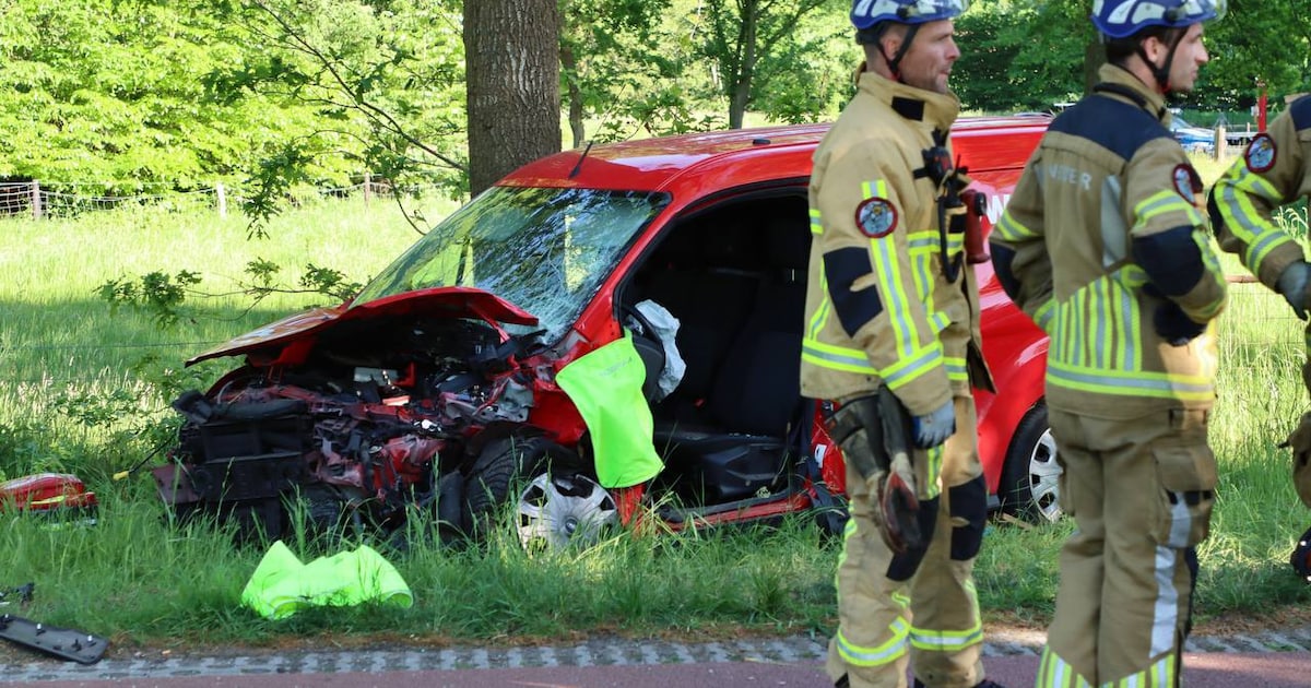 Frontale botsing op grensweg omdat vermoeide automobilist niet goed oplet