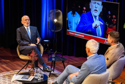 Frans Timmermans (GroenLinks-PvdA) pleit bij bezoek aan Twente voor strenge AI-wetten