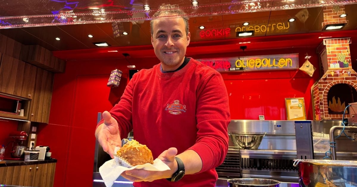 Oliebollenkoning van Hengelo komt met verrassende nieuwe smaak: 'Hij is nu al mijn favoriet'