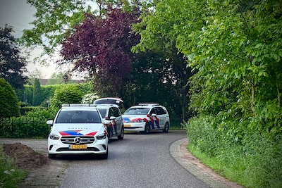 Overval op woning in Oldenzaal, politie zet speurhond in bij onderzoek