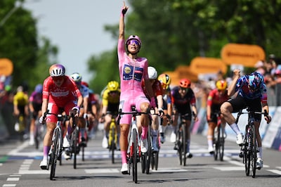 Elisa Balsamo, die roze trui overnam van Lorena Wiebes, wint tweede etappe Giro