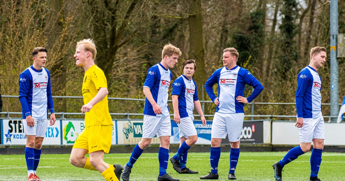 Onder de 15-0 nederlaag is een streep gezet; LSV-trainer Rob Poell ...