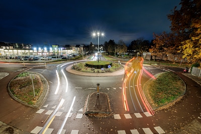 Driften over de rotonde in Hengelo: ‘Papa, ik hoorde Max Verstappen’