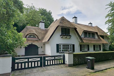Rust en ruimte! Deze Almelose woningen met flinke lap grond staan te koop