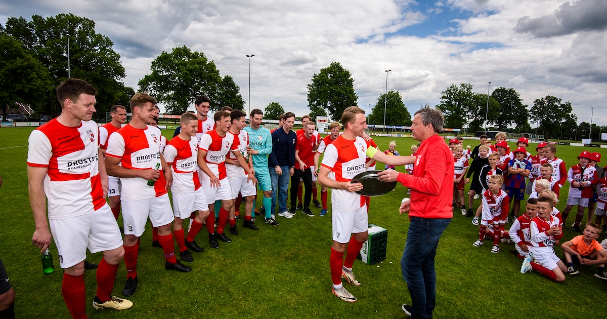 De mannen van 1994 hebben eindelijk hun opvolgers bij DSVD: ‘Eigenlijk had Leo de schaal moeten uitr