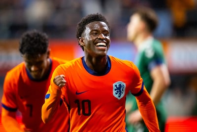 LIVE | Babadi scoort net voor rust voor Jong Oranje, vervelende botsing Konadu met Litouwse keeper