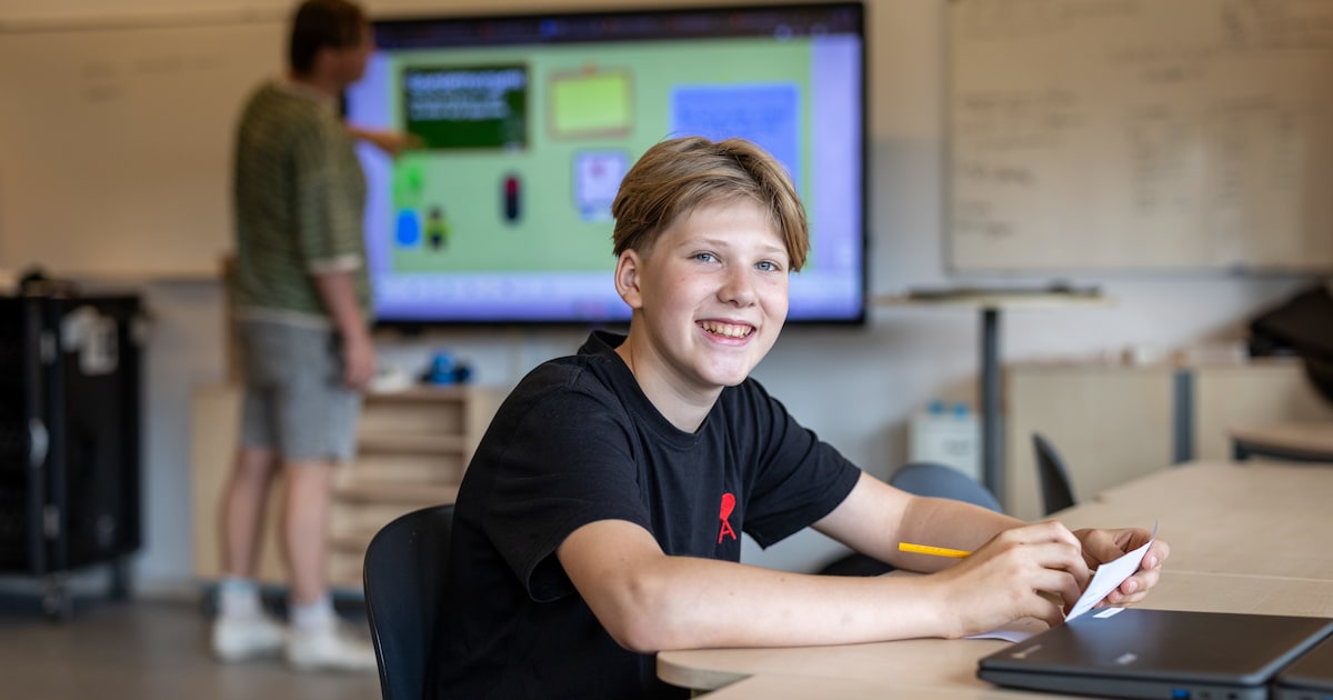 Terwijl anderen op vakantie gaan, zit Sem (12) vrijwillig in de klas