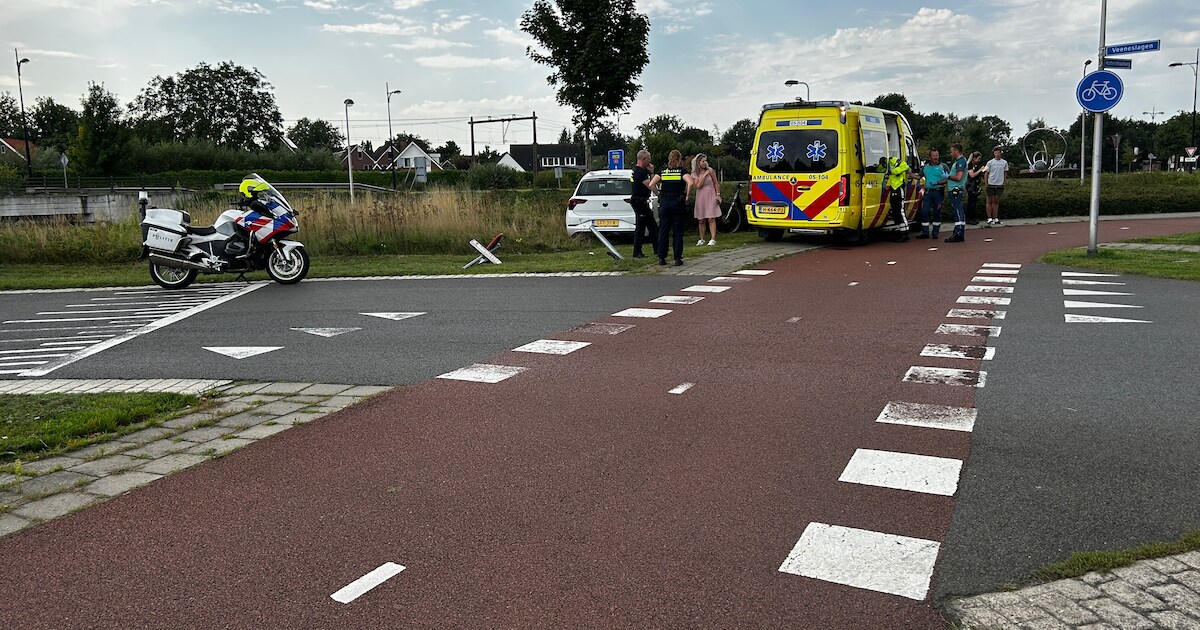 Fietser belandt in ziekenhuis na aanrijding op Rijssense kruising.