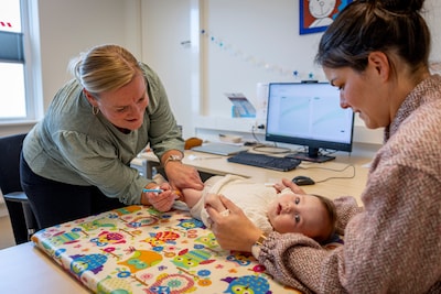 Twentse ouders laten hun baby massaal prikken tegen RS-virus