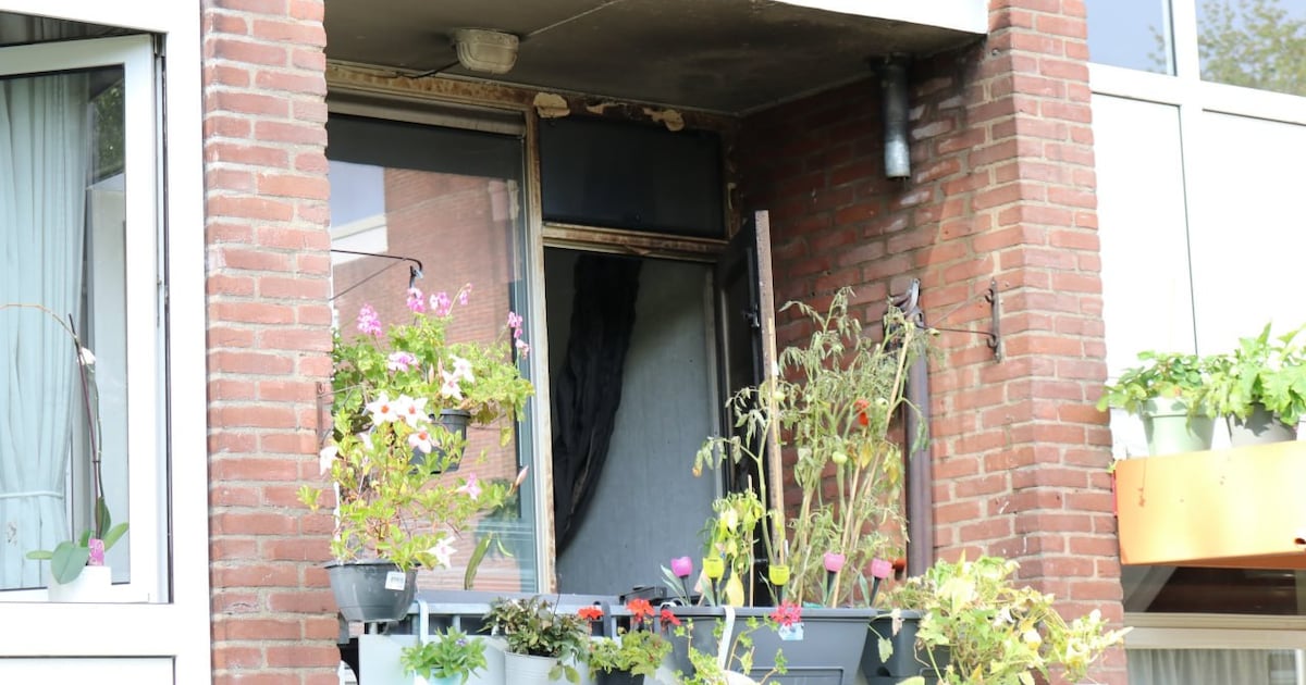Brand op balkon in Enschede na aansteken barbecue, flinke schade aan woning