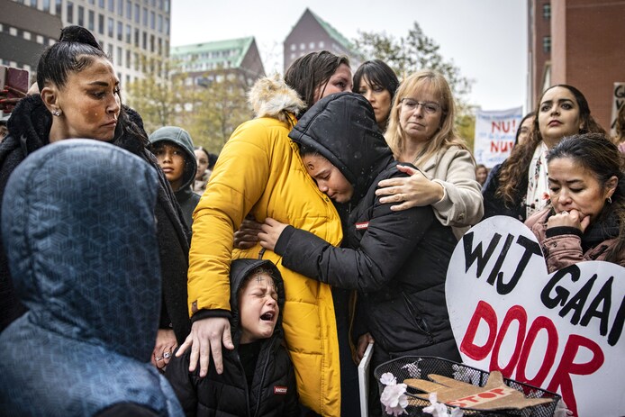 Kinderen willen een serieuze positie als slachtoffer in de toeslagenaffaire, net als hun ouders. Zij stappen naar de rechter. Archieffoto: Gedupeerde ouders van de toeslagenaffaire protesteren in Rotterdam