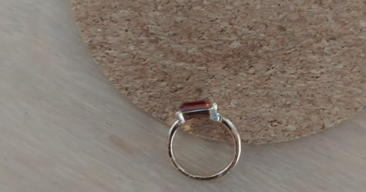 Woning tijdelijk te huur, ring gevonden en twee lichtgewicht tuinstoelen