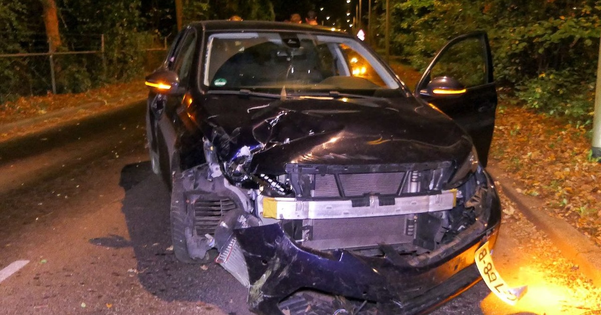 Ravage na aanrijding op Zuid Esmarkerrondweg in Enschede.