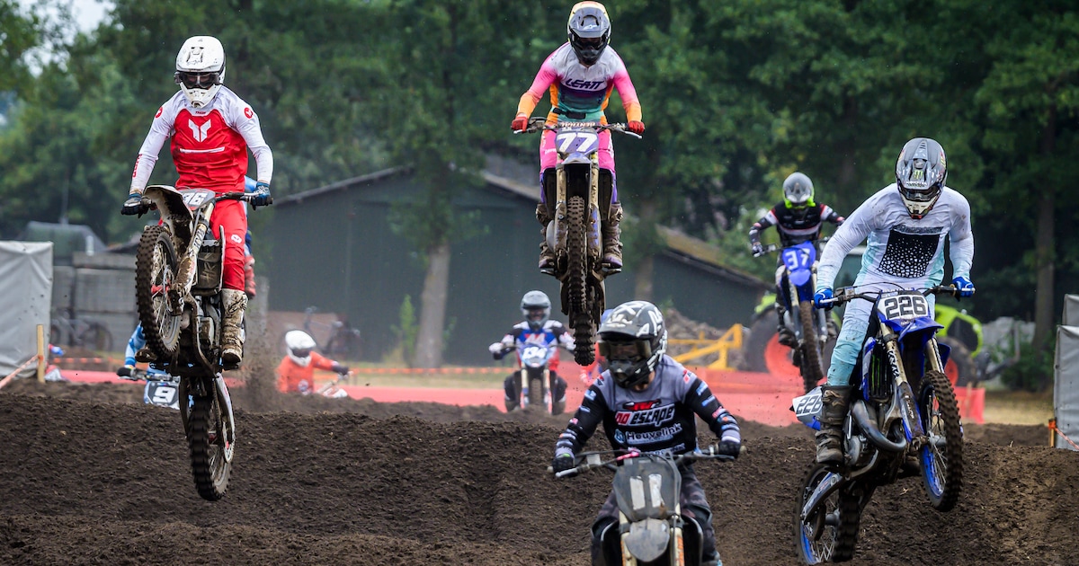 MX Bentelo houdt 25ste internationale motorspektakel en trekt honderden bezoekers