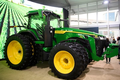 Poah! Almelo krijgt een showroom vol John Deere-trekkers
