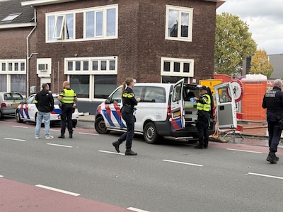 Grote politieactie aan Deurningerstraat in Enschede: DSI valt woning binnen