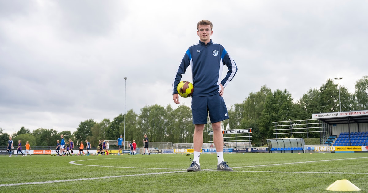 Stijn Brus begint voetbalschool bij FC Eibergen: ‘Als kinderen met een glimlach naar huis gaan, is m
