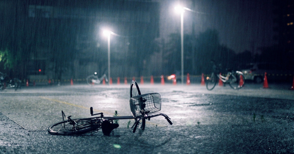 Verwarde vrouw trekt bejaarde van fiets: ‘Ik ben al lang geestelijk ziek, daarom doe ik dat’