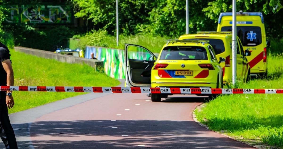 Twee fietsers gewond bij aanrijding in fietstunnel Hengelo, politie zoekt getuigen